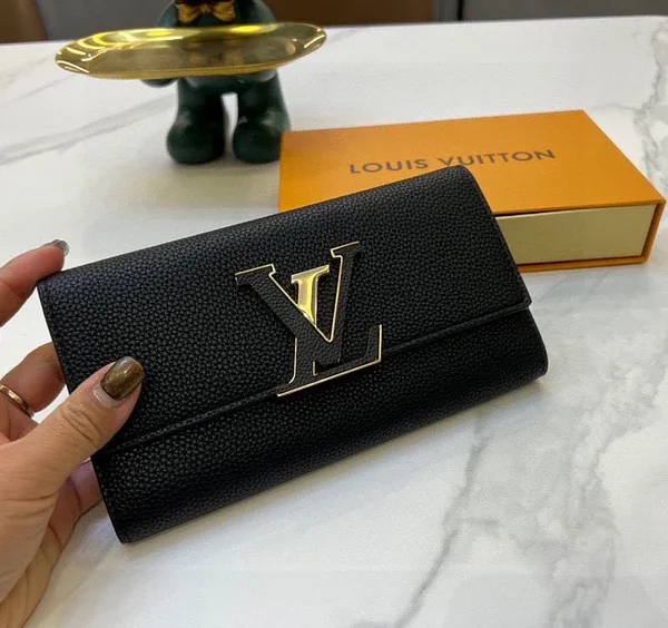 L Capucines men wallet size：20*11*2.5 cm